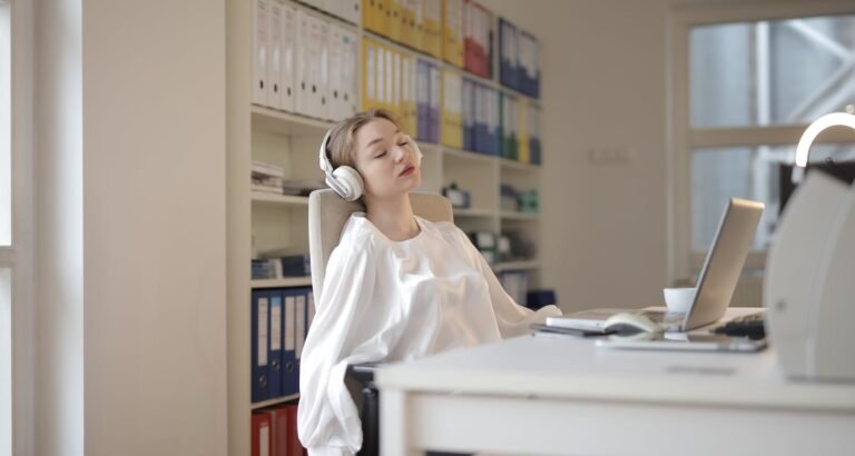 Make Downloading Music From The Internet A Snap